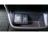 12V電源ソケットを設置しております。周辺機器の充電にご利用頂けます。