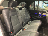 メルセデス・ベンツの定める厳しい基準をクリアしたお車のみをご案内させて頂きます。納車前整備はメーカー規定に基づき当店3Fの指定工場で入念に行なわれます。熟練のメカニックがお客様のお車を整備致します。