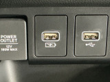 2.5アンペア急速USBチャージャー搭載。スマートフォンなどの充電にとっても便利です