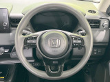 インテリアに合わせたデザインのステアリングは、運転される方のことも考え、運転しやすい形状、大きさです。是非一度、実際に触ってお確かめください。