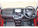 操作性に優れた運転席となります!小物入れや各ボタンの配置にこだわり、使いやすいです!座り心地もよく視認性も良好なのでロングドライブもお任せ下さい!