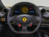 LED付カーボンファイバー製ドライバー・ゾーン。エンジン回転数を光で知らせるLEDが、F1マシンのような高揚感を演出します。
