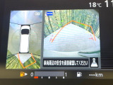 【アラウンドビューモニター】専用のカメラにより、上から見下ろしたような視点で360度クルマの周囲を確認することができます☆死角部分も確認しやすく、狭い場所での切り返しや駐車もスムーズに行えます。