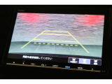 バックカメラが装備されており、後方の安全確認はもちろんのこと狭い場所での駐車や雨の日・夜間など視界の悪いコンディションでのストレスの軽減にもなります!