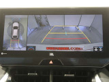 パノラミックビューモニター付きです。車両を上から見たような映像をディスプレイオーディオ画面に表示。運転席からの目視だけでは見にくい、車両周辺の状況をリアルタイムでしっかり確認できます。