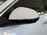 視認性が高い純正ミラーを採用しております。安全に運転が出来る様、一つ一つの部品に拘っているのがメルセデス・ベンツです。