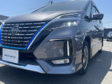 LEDヘッドランプ:ハロゲンランプの約2倍の光量でより明るく遠くを照らし、夜間走行時の視認性を高めます。