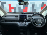 インパネ全体:視界が開けて前が見やすい設計です!安全に運転できます!
