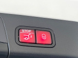 ●電動リアゲート:ワンタッチでリアゲートの開閉ができ、荷物などで両手が塞がっている状態でも簡単に開閉ができる便利機能です。