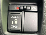 【パワースライドドア】スマートキーや運転席のスイッチでスライドドアの開閉が可能♪電動だから力を入れてドアを開ける必要が無く、小さいお子様でも、重い荷物を持っている時もラクに開け閉めできます♪