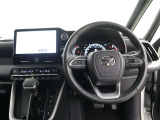 運転席周りです!大型ディスプレイが見やすいですね♪