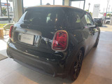 かわいいテールのデザインはほかの車にはない魅力があります。ひと目で&ldquo;MINI&rdquo;とわかるデザインはアナタを虜にしてしまうかもしれません