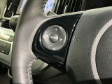 ステアリングにオーディオ操作スイッチが付いています。オーディオ画面に直接タッチしなくても操作が出来ますので、運転に集中できます。