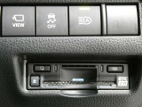 オートマチックハイビームとは、先行車や対向車のライトを認識し、ハイビームとロービームを自動で切り替える機能です。夜道の視界を確保します。詳細は販売店スタッフまでおたずねください。