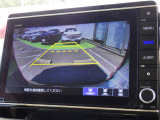 バックカメラで駐車も安心。死角を減らして、安全にサポート。初めての場所でもスムーズに、あなたの運転をもっと快適にしてくれます