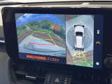【パノラミックビューモニター】専用のカメラにより、上から見下ろしたような視点で360度クルマの周囲を確認することができます☆死角部分も確認しやすく、狭い場所での切り返しや駐車もスムーズに行えます。