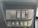 運転席の手元で両側スライドドアの開閉操作が可能です。