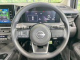 インテリアに合わせたデザインのステアリングは、運転される方のことも考え、運転しやすい形状、大きさです。是非一度、実際に触ってお確かめください。