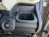 運転席のドリンクホルダーです。