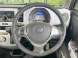 インテリアに合わせたデザインのステアリングは、運転される方のことも考え、運転しやすい形状、大きさです。是非一度、実際に触ってお確かめください。