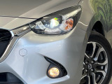 【LEDヘッドライト】悪天候や夜間走行時も良好な視界を確保し安心して運転できる高輝度LEDヘッドライトを装備!点灯速度が早く、消費電力も抑えられています。