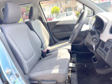運転席シート廻りは使用感も少なく、良好な状態となっています。前オーナー様が丁寧に使っていたことがよくわかりますね。