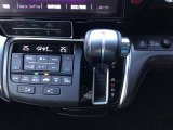 オートマチックシフトレバーは、手になじみ操作しやすい形状で安全運転にもつながります♪