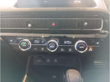 運転席と助手席は独立でエアコン操作ができます!