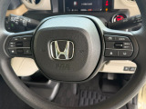 【ステアリングスイッチ】が付いており運転中に前方から目線をそらすことなくオーディオ等の操作が可能なので安心・快適にカーライフをお楽しみいただけます。
