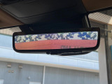 【デジタルインナーミラー】後席の大きな荷物や同乗者で後方が確認しづらい時でも安心!カメラが撮影した車両後方の映像をルームミラー内に表示。クリアな視界で状況の確認が可能です!