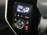 【オートエアコン】車内温度を感知して自動で温度調整をしてくれるのでいつでも快適な車内空間を創り上げます!どの席に座っても快適なドライブが楽しめます♪