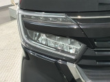 LEDヘッドライトは、点灯の瞬間から最大光量を発揮し、突然暗くなるトンネルなどでの安定感を高めます。