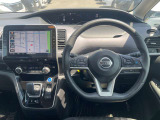 視点が高く、周りが見えやすいシート位置となっております。運転する時の眺めもいいですよ♪アームレストもあるので、長時間ドライブが楽しくなりますね!