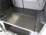 ◆荷室用ユーティリティーボード◆荷室を上下に分割して有効活用!反転させれば濡れたアイテムを載せられるワイパブル仕様に。