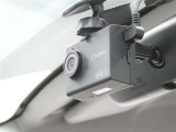 【ドラレコ搭載車】今や必需品のドライブレコーダー搭載車です。万が一のトラブルのときにも役に立つドライブレコーダーを装備しています。側面衝突や幅寄せ・割り込み対策に!