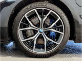 【BMWアロイホイル】軽量かつ強度に拘ったアロイホイル。走行性能ポテンシャルを引き出す設計。車の足元を引き締めてくれる大きなポイントはアロイホイルです。