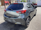 外装色はマシングレープレミアムメタリックと新車時はオプション設定の特別色となっております。