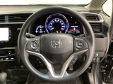 ハンドルにHondaセンシング系のクルーズコントロールやレーンキープアシストなどのスイッチと、オーディオの操作スイッチが装備されています。ハンドルから手を離さず安全に操作できます。