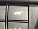 【パワーバックドア】スマートキーや運転席のボタンを押すだけでリアゲートが自動で開閉します!荷物を持っている時や、高い位置にあるバックドアを閉める際に便利な機能です♪