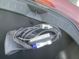 充電ケーブル付、急速充電器での充電もできます。