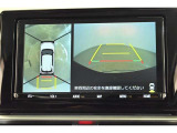 【パノラミックビューモニター】車両を上から見たような映像をディスプレイオーディオに表示します◇運転席からの目視だけでは見にくい車両周辺の状況をリアルタイムで表示します