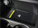 ◆ワイヤレス充電器◆ワイヤレス充電対応のスマートフォンを置くだけで充電が可能でとても便利な機能です。