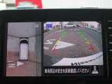 アラウンドビューモニター(車両を上から見たように表示)装着で車庫入れをサポート