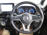 運転が楽しくなる明るく開放的な運転席まわりです。