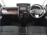◆視界広々で非常に運転しやすくロングドライブでも疲れを感じさせないすっきりとまとまったインパネ周りです。