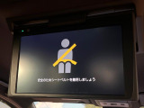 【リヤエンターテインメントシステム】後席にお座りの方も大満足の、人気メーカーオプションを装備。専用の音響システムと、大画面のモニターで移動中もDVD等をお楽しみいただけます。