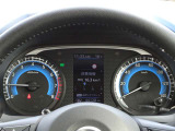 【メーターパネル】車の状態がひと目で分かる!車両情報ディスプレイを備えたメーターパネルです。アイコンだけでは分かりづらい状態も、文字として表示されるので素早く対応できます。