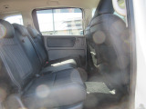 2列目も足元が広々しています。足元が狭い車は乗っていても疲れますよね・・・これだけ広ければ後部座席の方も大満足!皆様で楽しいドライブを!