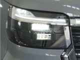 【LEDヘッドライト+デイタイムランニングランプ】主流のLEDヘッドライトに、日中でも他者からの視認性を良くするデイタイムランニングランプ装備!スタイリッシュでかっこよく仕上がっています。