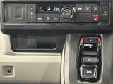 直感的な操作性により、ドライバーの快適な運転を支援。P・N・Dは押す、Rは引くという人間の感覚にマッチした操作感のギアセレクターです。
